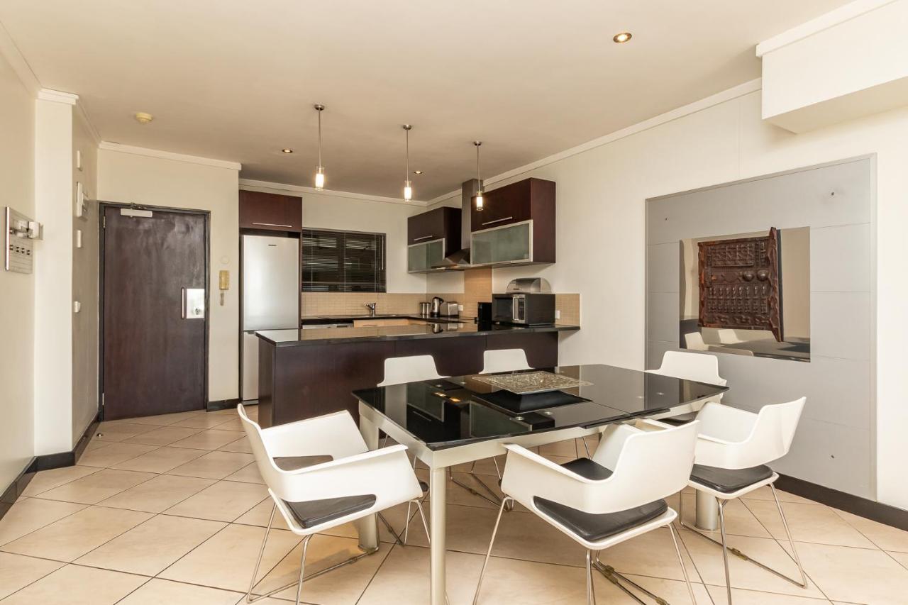 Itc Icon Two Bedroom With Lovely Balcony * Cidade Do Cabo