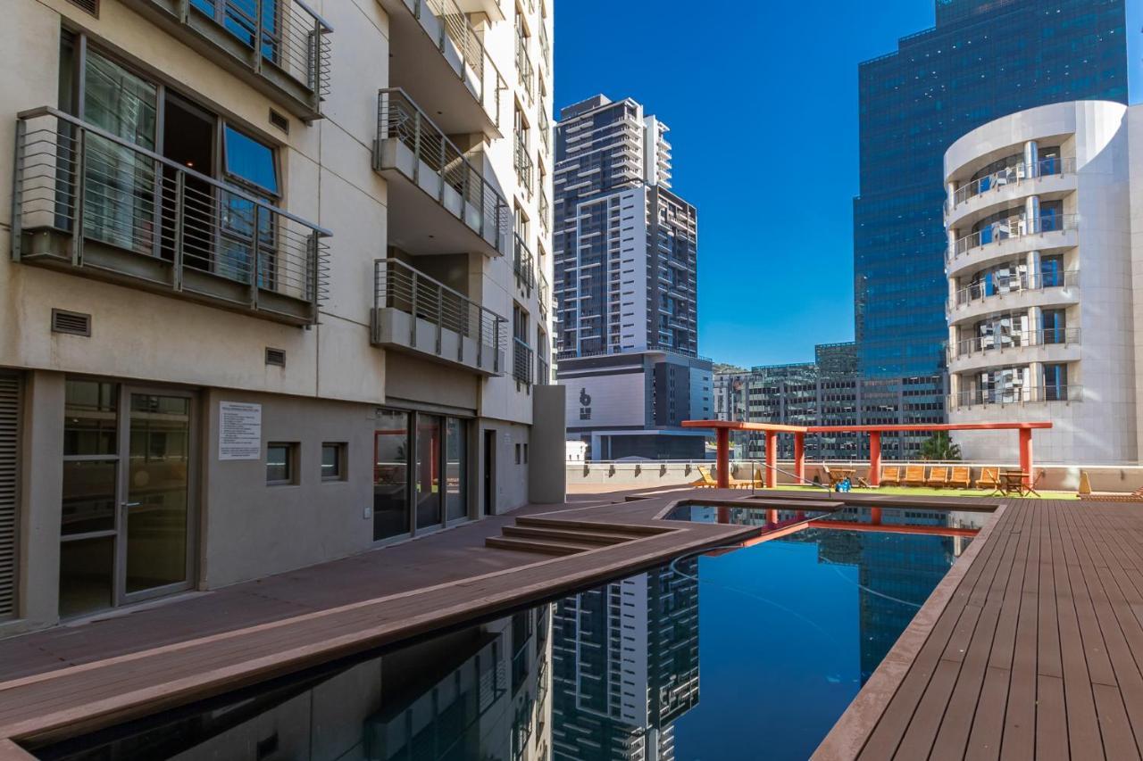 Itc Icon Two Bedroom With Lovely Balcony Cidade Do Cabo